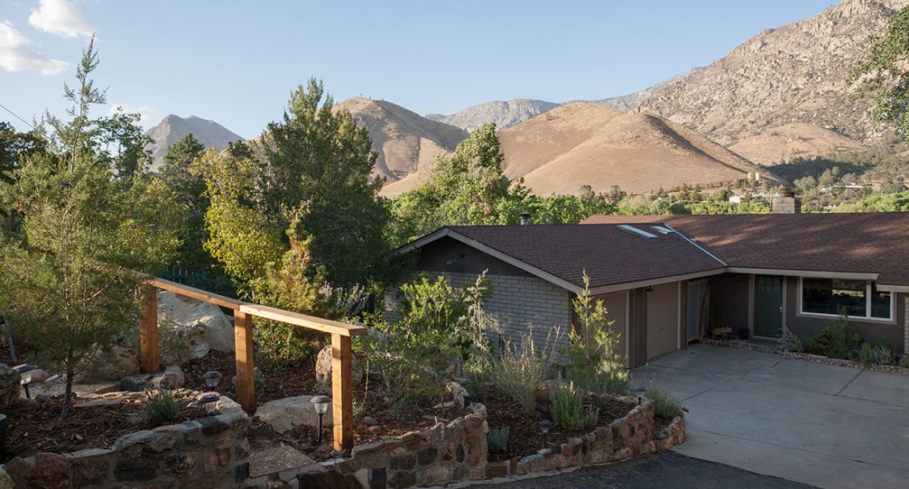 2-Lookout_Front-Yard