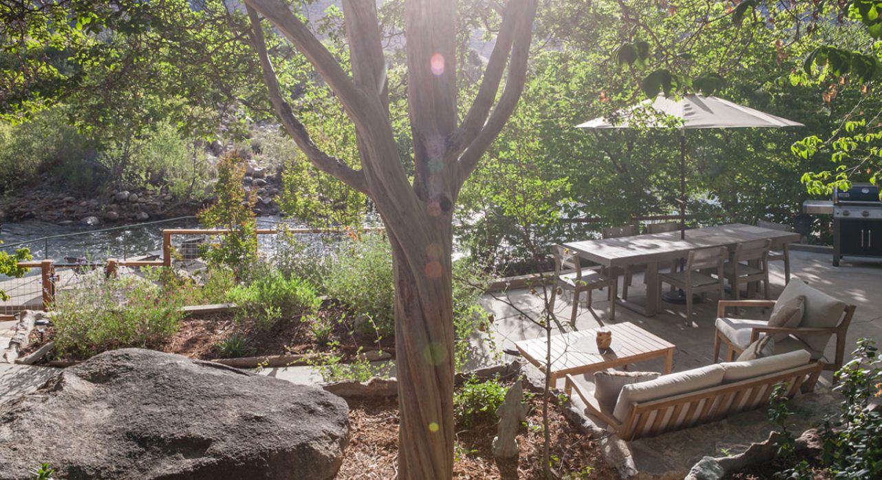 20-Big-View_Backyard-Dining