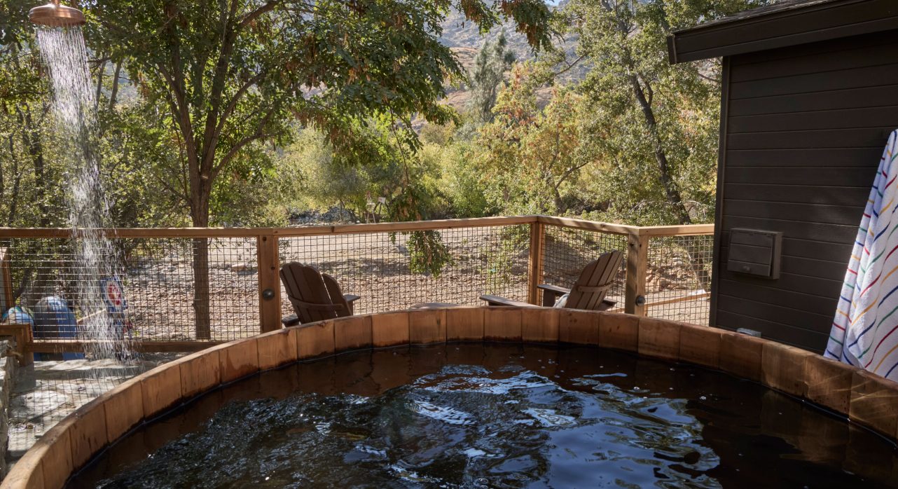 The-Meander-Hot-Tub
