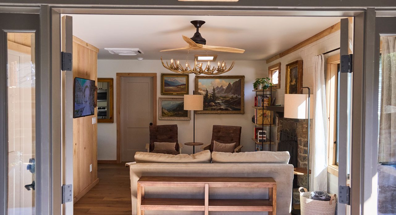 Tukaway-Cabin-Entry